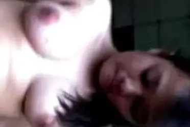 Gadis Perawan Cantik Pasrah Digenjot Kasur